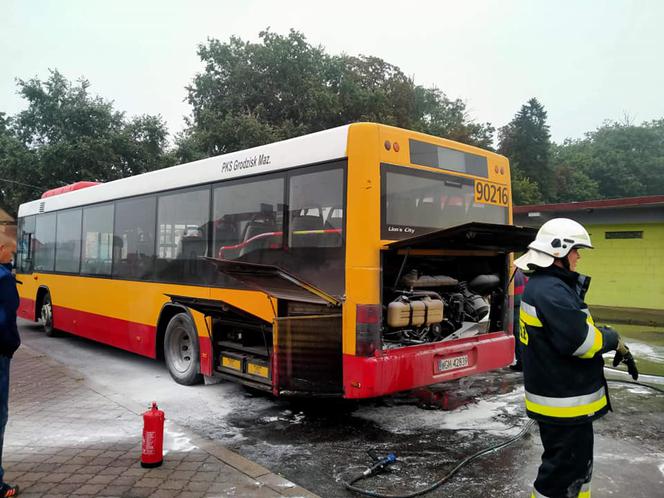 Staroźreby. Pożar autobusu z pasażerami w środku! Co się stało? [ZDJĘCIA]