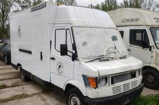 Mercedes 308 (2450 zł) 