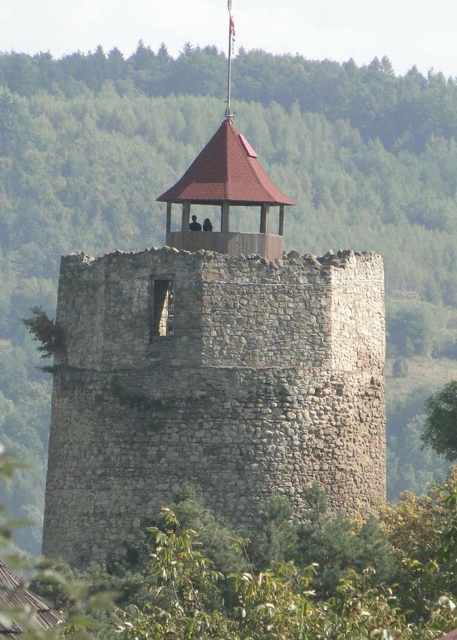 To jedno z najmniejszych miast na mapie Małopolski. Można w nim podziwiać sławny zamek