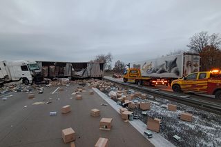 Karambol na autostradzie A4 pod Bolesławcem. Zderzyło się siedem aut, nie żyje kierowca busa 