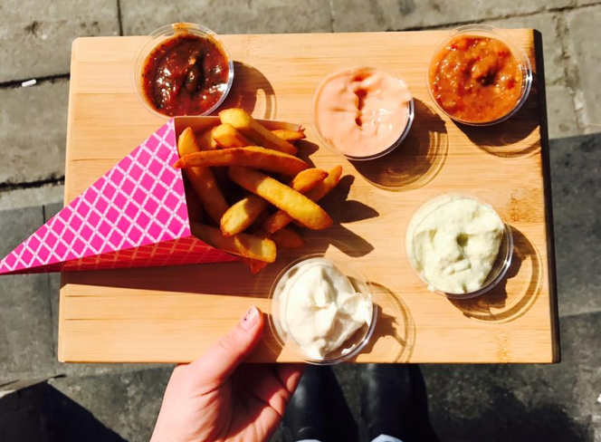 Chrupiące, aromatyczne i pełne smaku... Sprawdź, gdzie zjeść najlepsze frytki w Warszawie! [PRZEGLĄD]