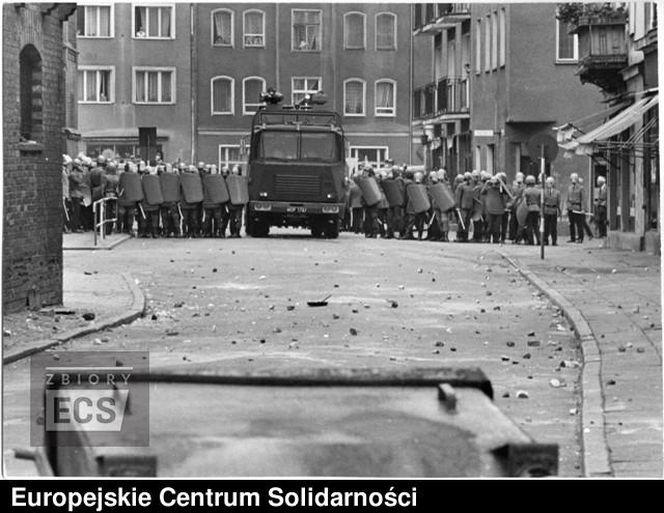 QUIZ PRL. Polska w latach 80. Solidarność, muzyka i życie codzienne. 15/15 tylko dla mistrzów! 