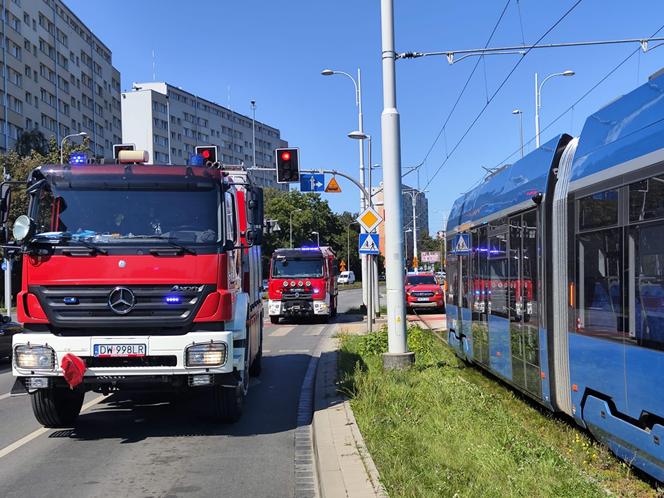 Młody mężczyzna śmiertelnie potrącony przez tramwaj