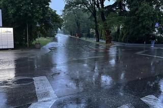 Potężna ulewa zamieniła drogi w rwące potoki. Oberwanie chmury nad Tarnowem