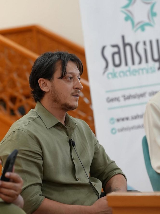 Mesut Ozil przeszedł niezwykłą przemianę!