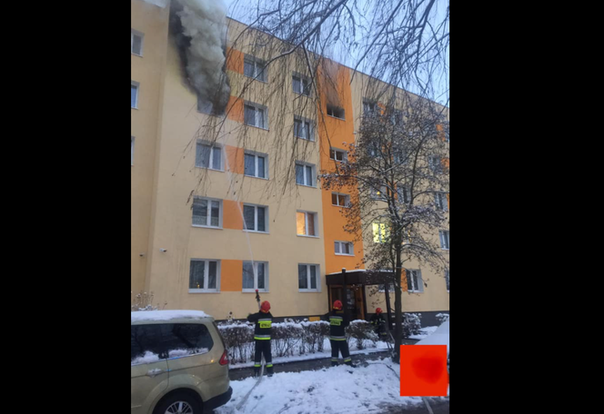 Dramatyczny pożar w Krakowie! Mężczyzna prawie spłonął! Uratował go balkon