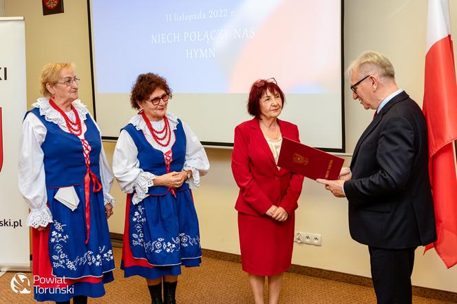 „Niech połączy nas hymn” - piękna, kolorowa premiera w siedzibie Starostwa Powiatowego