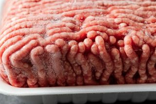 Jak szybko odmrozić mięso? Oto sprawdzone pomysły