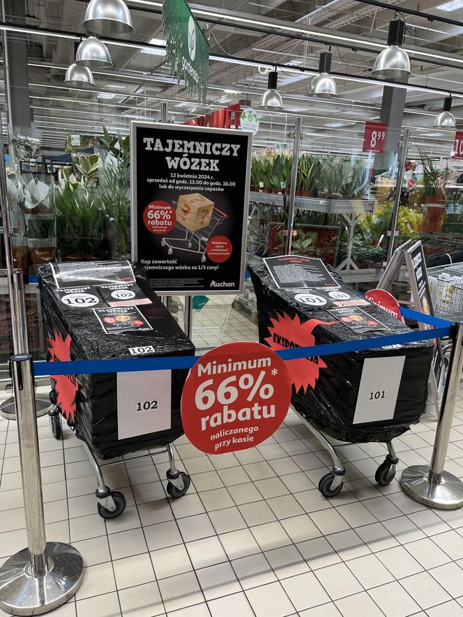 Tajemnicze wózki Auchan, to kupili klienci w Warszawie 