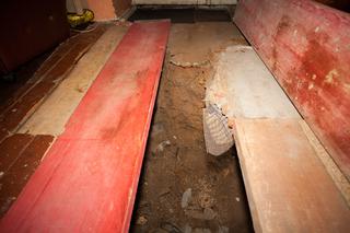 Zapadła się podłoga i wpadłem do piwnicy