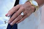 Justin Bieber i Hailey Baldwin - Hailey pokazała pierścionek zaręczynowy