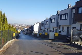 Spacerowa w Rzeszowie - wąską polną dróżką do dużych deweloperskich osiedli