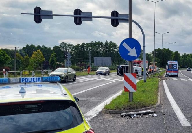 Tuszyn. Wypadek karetki. Uderzyła w nią 35-latka z dzieckiem [ZDJĘCIA]