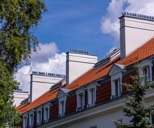 Osiedle Wyspiańskiego w Warszawie - zdjęcia. Z góry wygląda jak wielki wykrzyknik