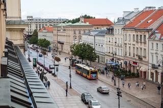 Od poniedziałku rusza remont Krakowskiego Przedmieścia. Będą zmiany w ruchu i komunikacji miejskiej! [INFORMACJA]