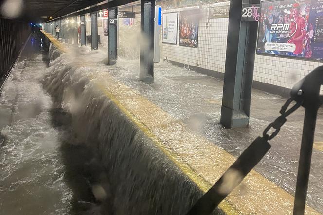 Powodzie zniszczyły metro i zajezdnię autobusową