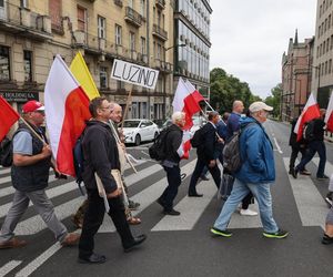 Zwolennicy Karola Nawrockiego w drodze pod Sejm 6.08.2025