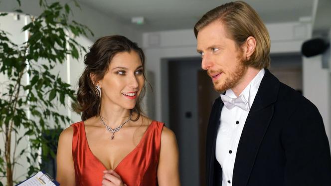 Barwy szczęścia, odc. 2218. Regina (Kamila Kamińska), Remek (Piotr Sędkowski)