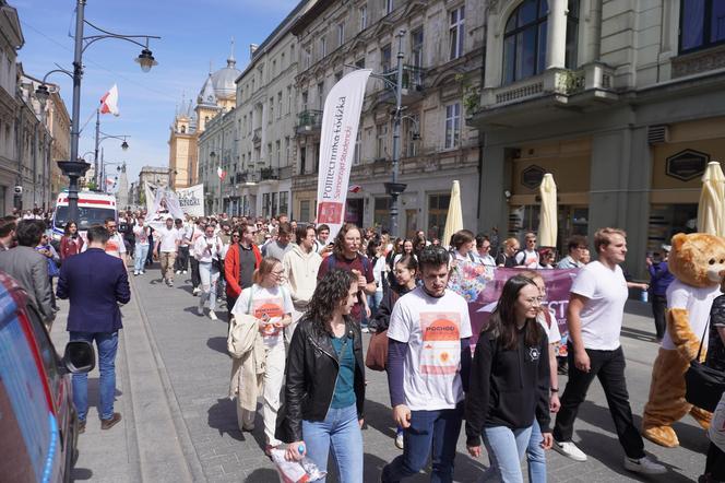 Pochód Juwenaliowy Łódzkich Uczelni. Studenci przejęli Łódź! [ZDJĘCIA]