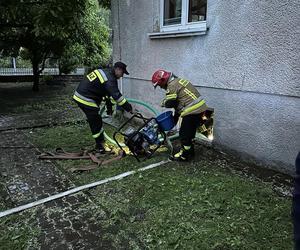 Potężna ulewa zamieniła drogi w rwące potoki. Oberwanie chmury nad Tarnowem