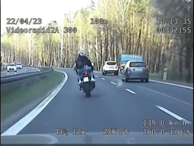 32-latek musi zapłacić gigantyczny mandat. Uciekał motocyklem przed policyjnym patrolem przez trzy miasta