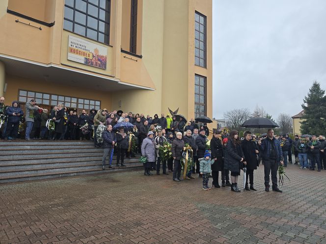 Pogrzeb Jana Furtoka w Katowicach. Tłumy kibiców i działaczy żegna legendę GKS Katowice