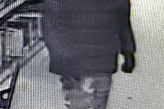 W Knurowie ukradli whisky za ponad 1 tys. zł, szuka ich policja. Rozpoznajesz ich? 