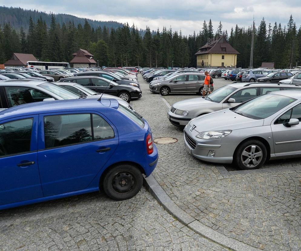 Parking pod Morskim Okiem w Tatrach