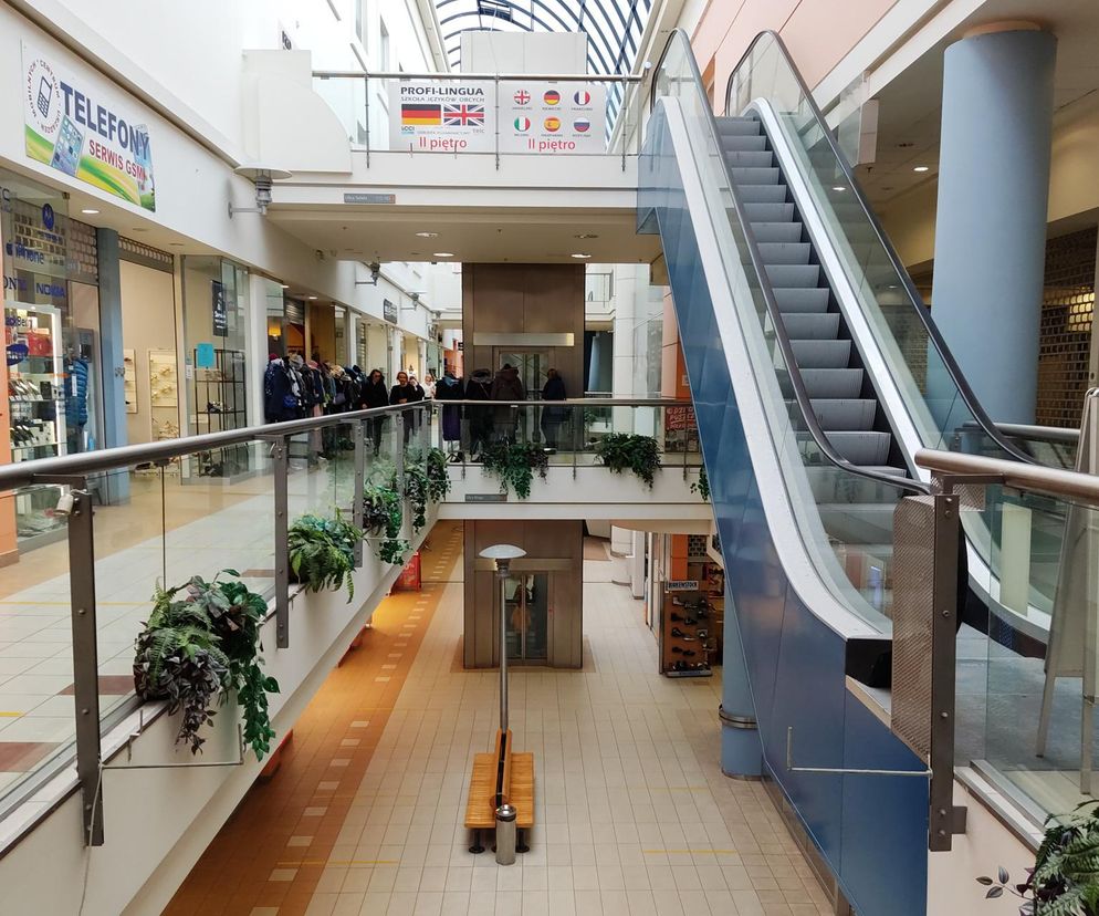 Centrum handlowe Land przy metrze Służew w Warszawie