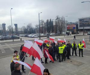 Protest rolników w Olsztynie. Nie zgadzają się importowi ukraińskiego zboża do Polski [ZDJĘCIA]