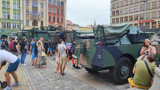 Święto Wojska Polskiego we Wrocławiu. Taki sprzęt zaprezentowano na wrocławskim Rynku 