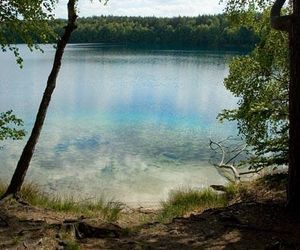 To jezioro na Mazurach ma nieskazitelnie czystą wodę. Nazywane jest „Polskimi Malediwami”