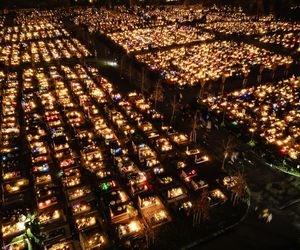 1 listopada na Cmentarzu Łostowickim w Gdańsku. Tak wygląda w dniu Wszystkich Świętych