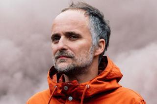 To nie żarty! Artur Rojek i zespół zostali kabaretem