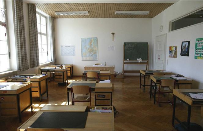 szkoła, klasa, krzyż