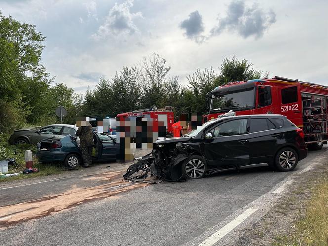 Tragiczny wypadek w miejscowości Obodowo. Nie żyje kobieta, wielu poszkodowanych 