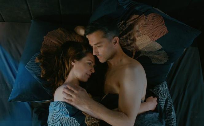 BrzydUla 2, odcinek 159. Marek (Filip Bobek), Ula (Julia Kamińska)