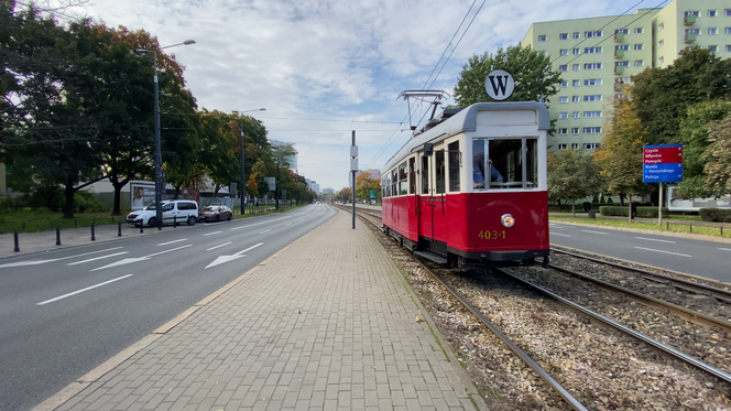 Niezwykły tramwaj z powstańcami. Wycieczka po Warszawie jak przed wojną