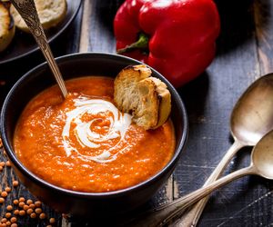 Zupa z czerwonej soczewicy i papryki