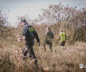 Terytorialsi, myśliwi, strażacy i policjanci poszukiwali osób zaginionych. Uczestników szkolenia odwiedził minister obrony narodowej