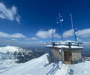 To najzimniejsze miejsce w Tatrach. Występuje tu górska noc polarna z temperaturami do -50 st. C [GALERIA]