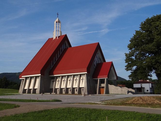 To dawna wieś rycerska w Małopolsce. Znajduje się w niej słynny kamieniołom 