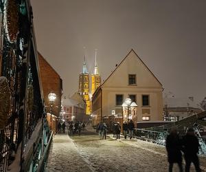 Ostrów Tumski we Wrocławiu w zimowej odsłonie. To miejsce trzeba odwiedzić [zdjęcia]