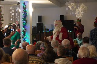 Rozdanie prezentów w DPS Romera