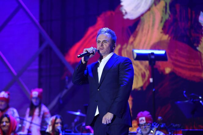 Steczkowska w czerwieni i Margaret w futrze. Tak gwiazdy wystroiły się na koncert 11 listopada [GALERIA]