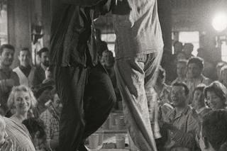 Reżyser Roman Polański (wówczas student łódzkiej Filmówki) i jazzman (trąbka) Andrzej „Idon” Wojciechowski podczas piżama party na Jazz Camping Kalatówki. Hotel górski PTTK, Zakopane, 1959. Z cyklu Jazz Camping Kalatówki.