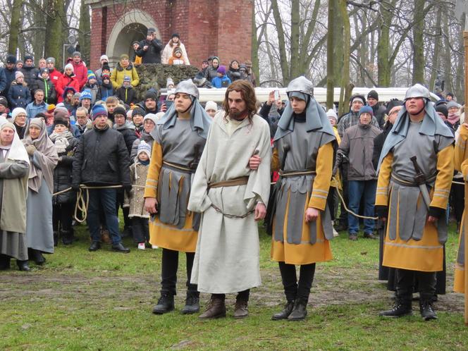 Misterium Męki Pańskiej na kalwaryjskim wzgórzu w Piekarach Śląskich