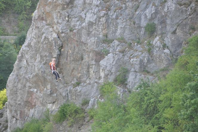 Park linowy Tyrolka na Kadzielni w Kielcach zaprasza