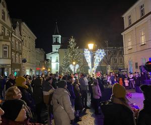 32. Finał WOŚP w Zielonej Górze. Najpierw koncerty a później Światełko do Nieba - tak się bawili zielonogórzanie