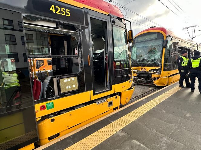 Zderzenie dwóch tramwajów w Warszawie. Wiele osób rannych